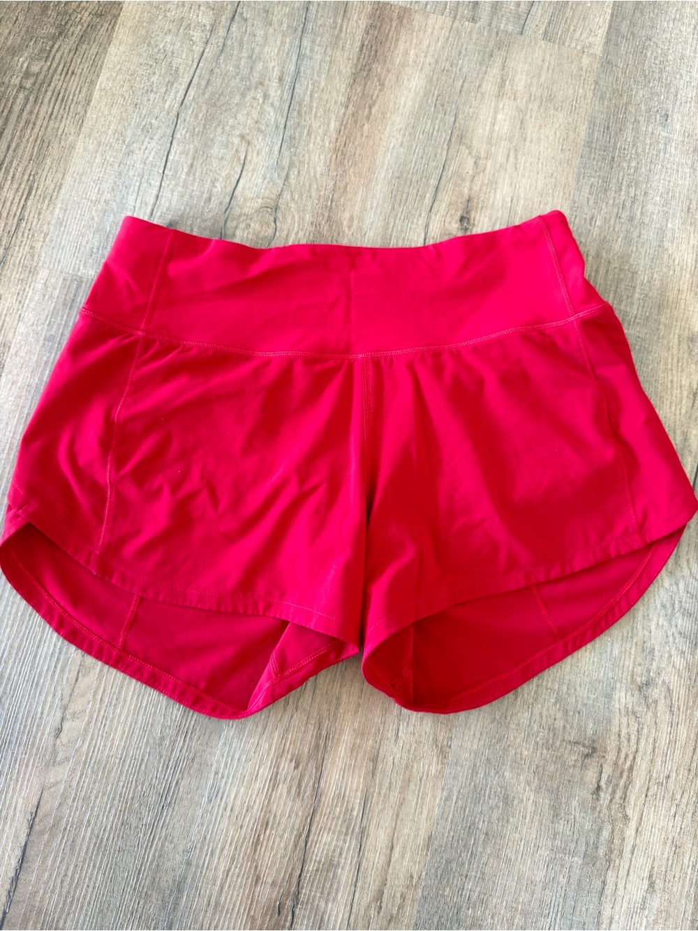 EUC Lululemon Athletica Speed up Mid-rise 4” Lined shorts in vibrant red color
